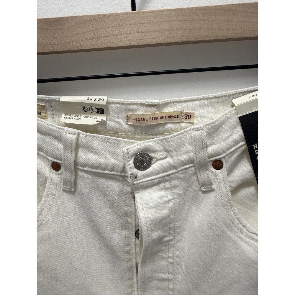 Levi's Ribcage Straight Ankle White Jeans Levis Size 30x29 NWT Flaw See Pics - Picture 4 of 13